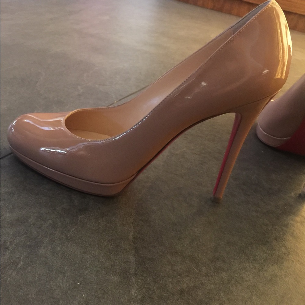 CHRISTIAN LOUBOUTIN nude pumps